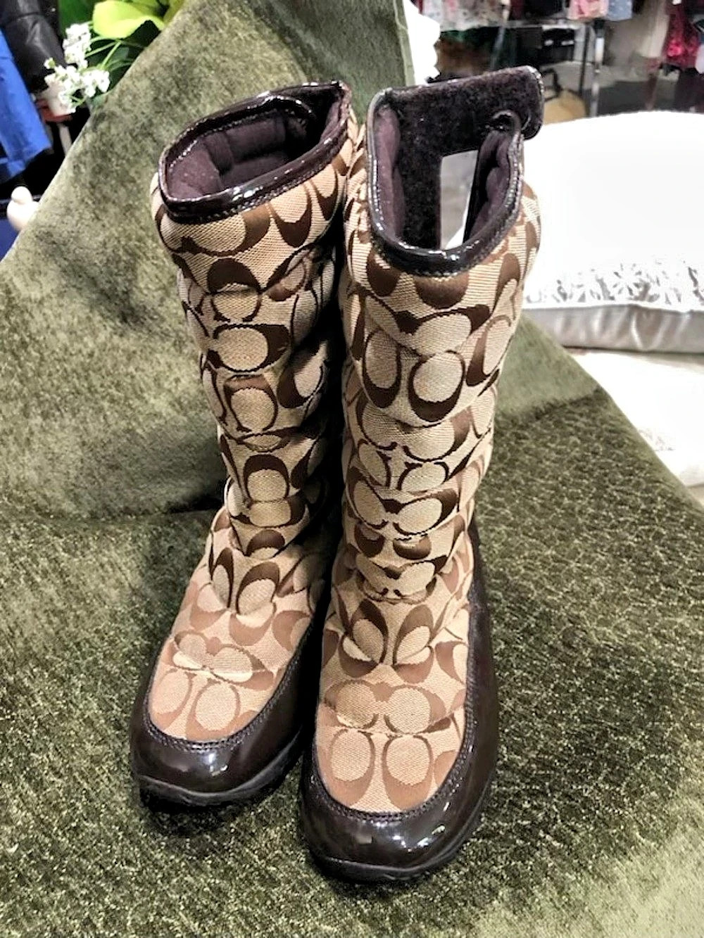 Coach Jordy Beige Quilted Boots W/ Brown Patent Leather Accents Size 8 1/2